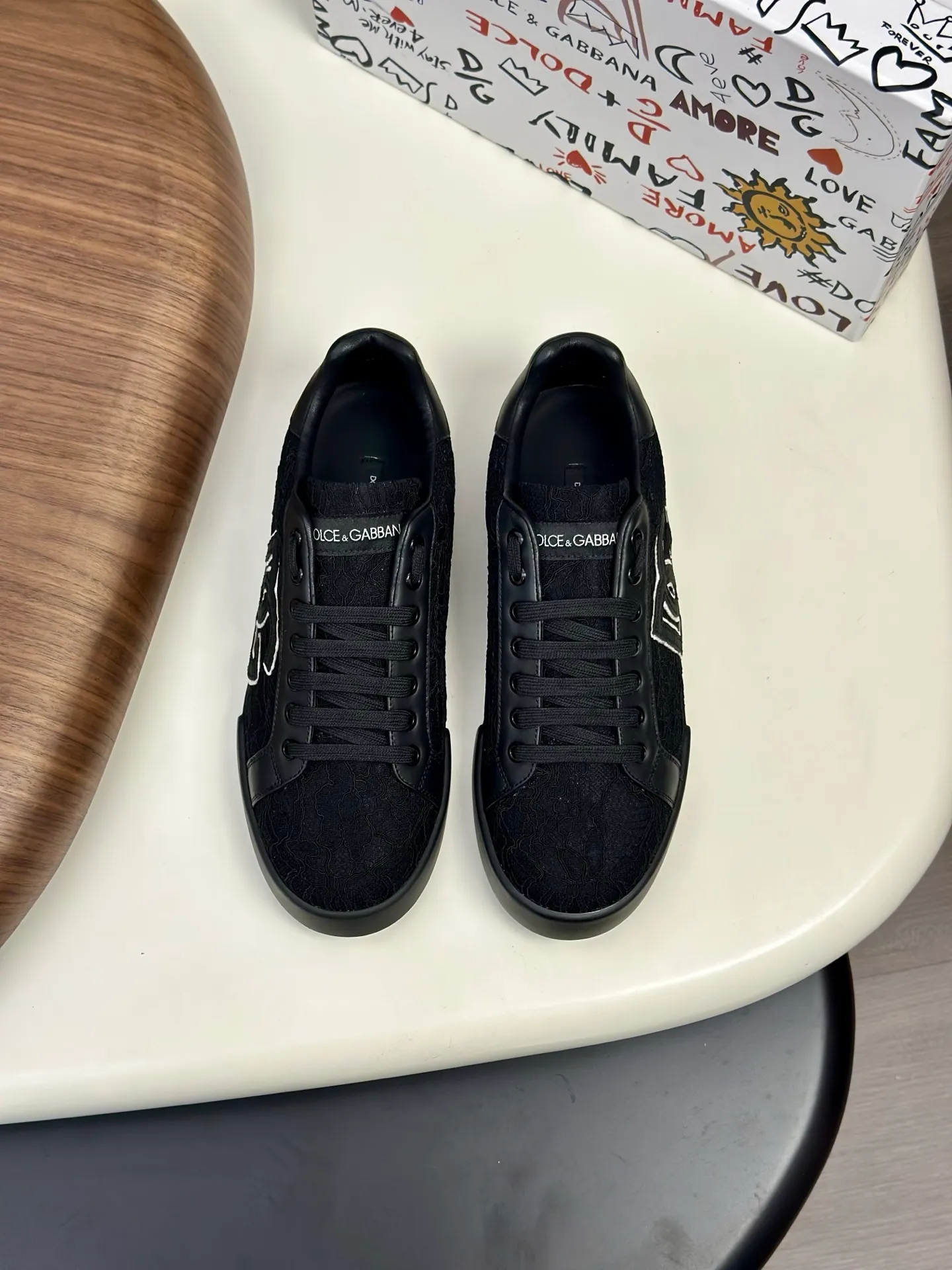 New product 💰800 DG Dolce & Gabbana men's shoes 💰ortofino calfskin sneakers ♞size; 39~44 (customized 38.45.46) Iconic men's shoes 💰ortofino series of sneakers, classic and timeless style, now presented with fashionable details. The calfskin engraved DG logo is a subtle finishing touch. Men's shoes💰ortofino calfskin sneakers: